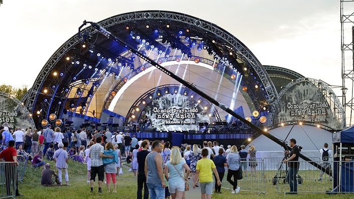 Outdoor  Rental Screen in Poland